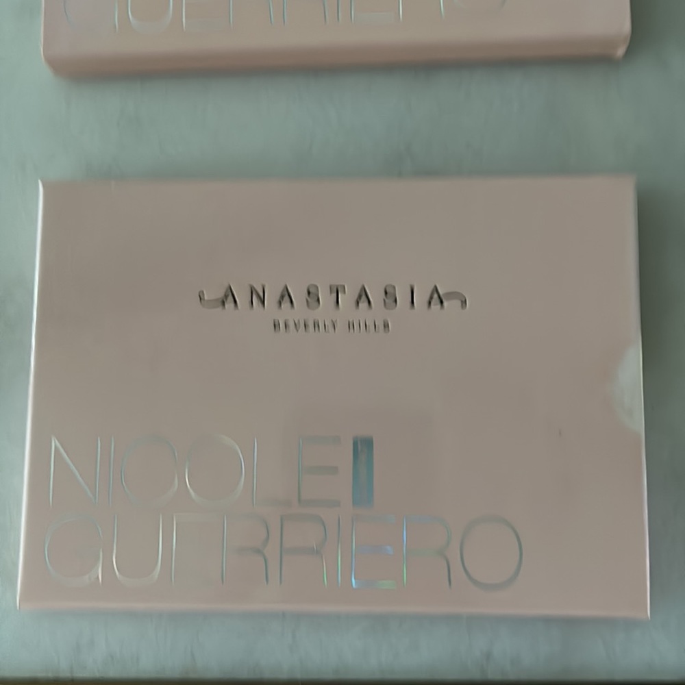 ABH Nicole Guerriero Glow Kit - Picture 7 of 9